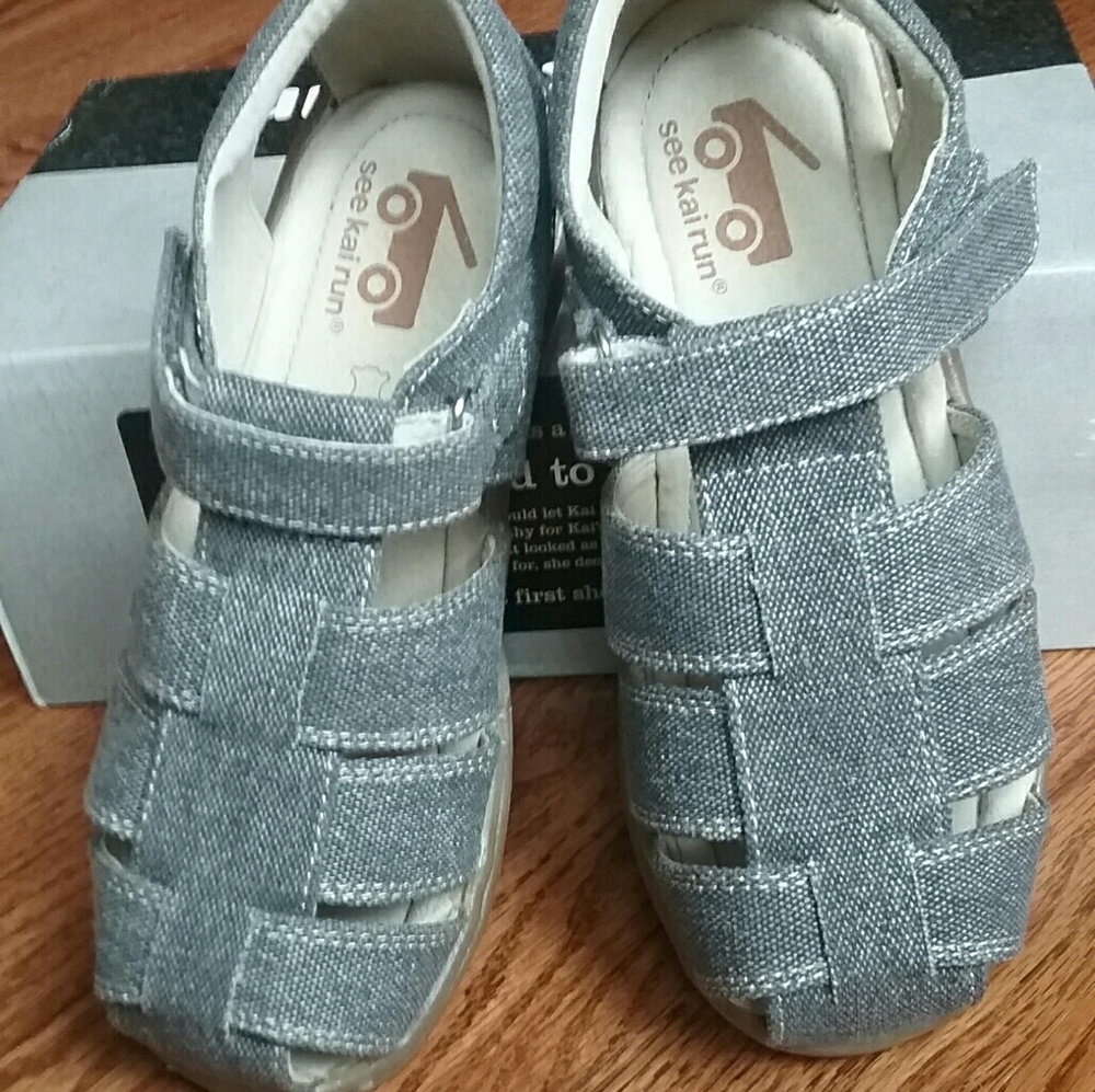 **SOLD** 🆕NEW See kai run gray canvas sandals - Picture 3 of 6